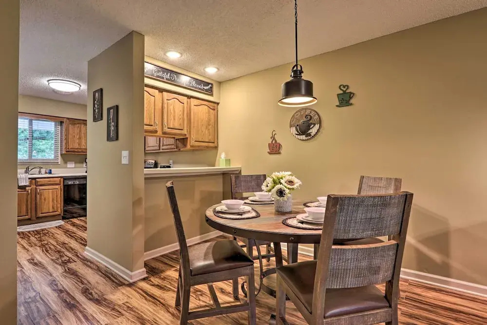Pigeon Forge Condo w/ Balcony: 5 Mi to Attractions