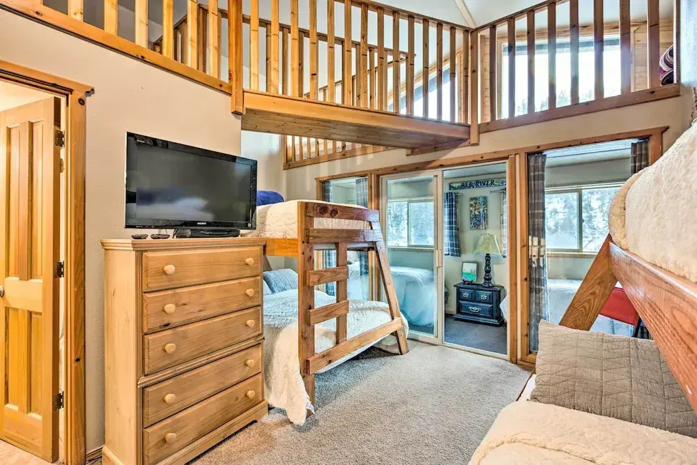 Stunning Red River Retreat Next to Ski Lift!