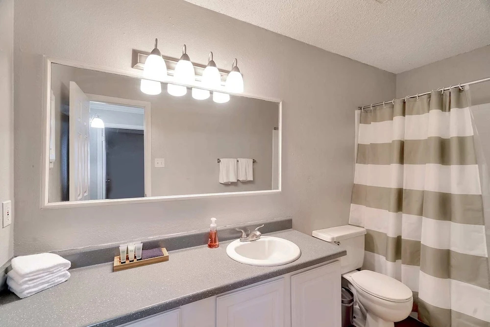 Lovely Midland Getaway With Fitness Center