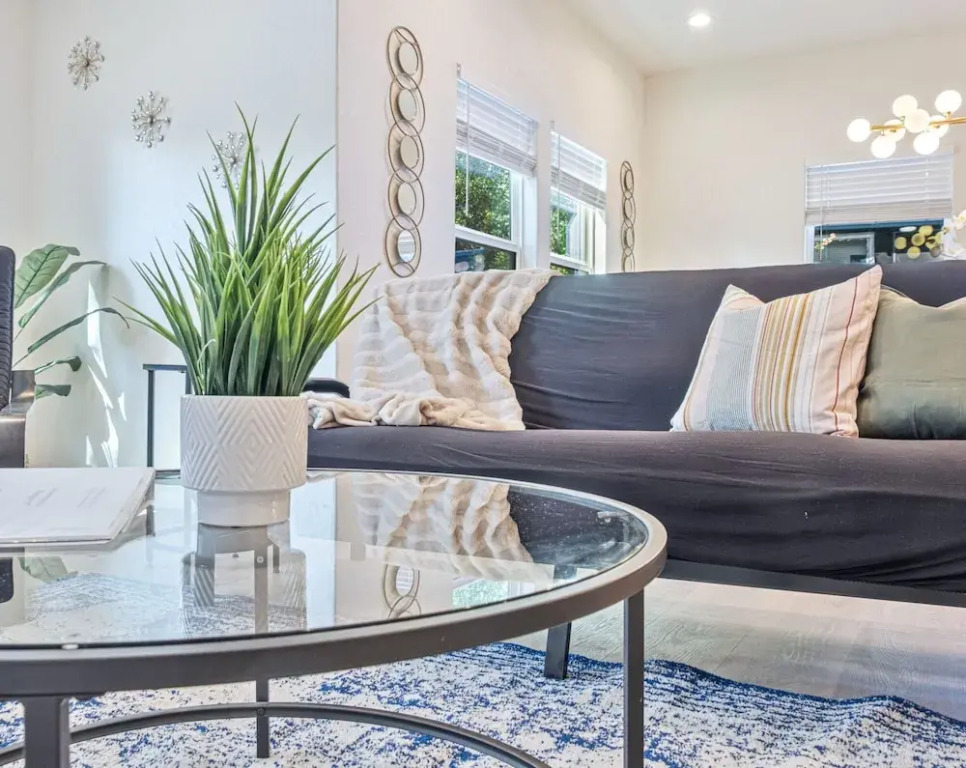Urban Delight 4br/3ba Near City Center