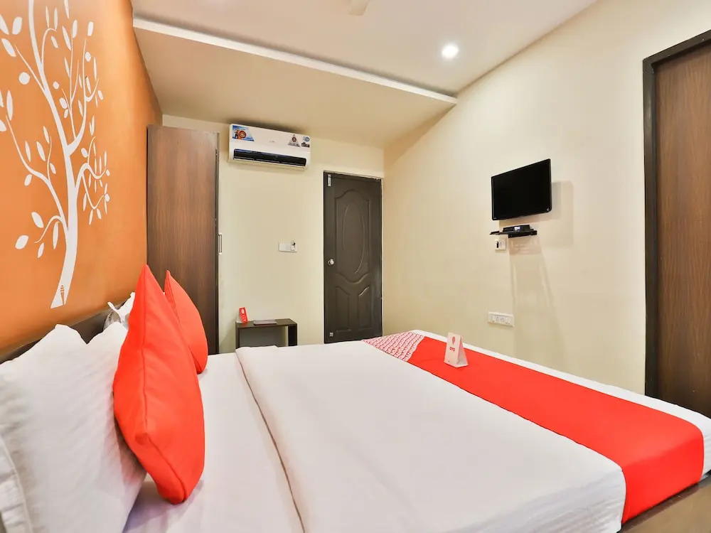 OYO 2466 Laljis Hotel