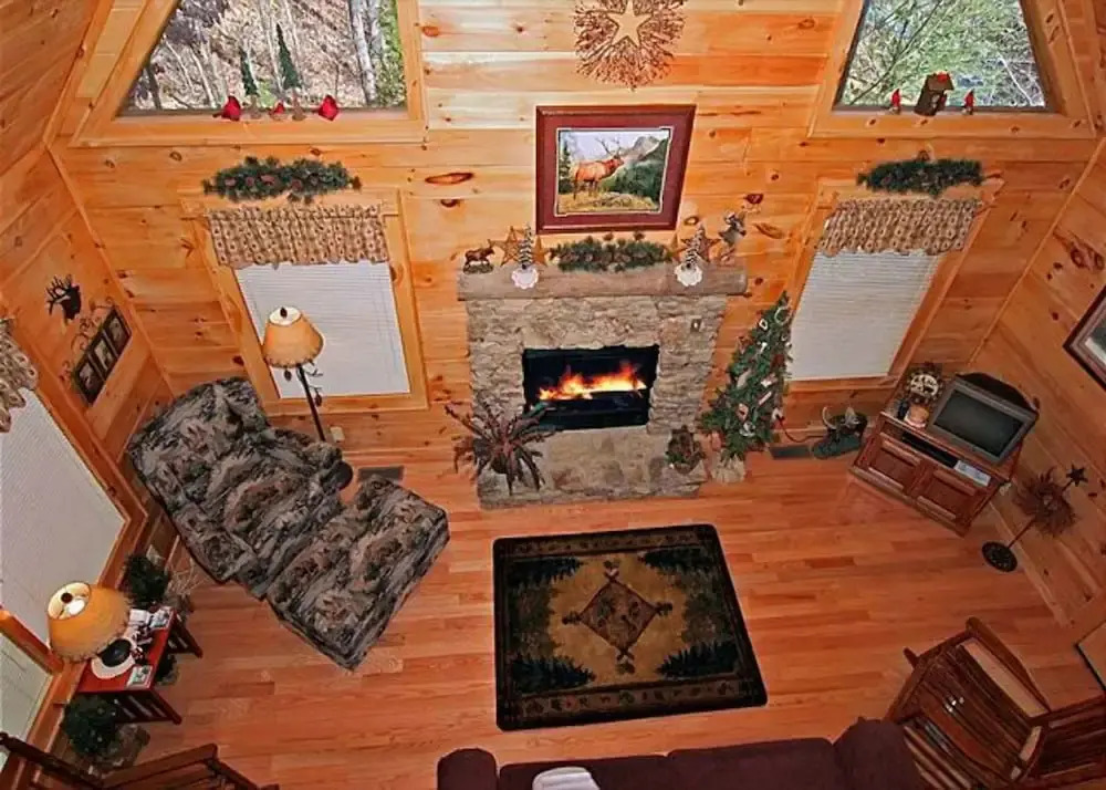 MYSTIC MOUNTAIN - GREAT LOCATION! CLOSE TO ALL THE ACTION! cabin
