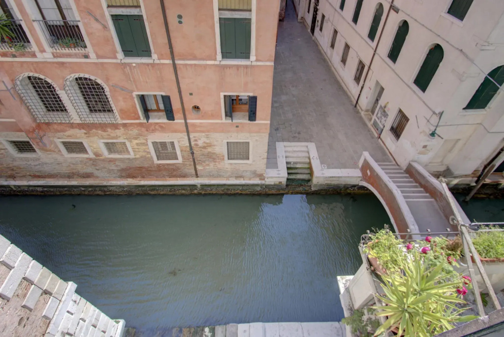 CANAL VIEWS SAN MARCO 240sqm 8pax 4Dbeds aircnd