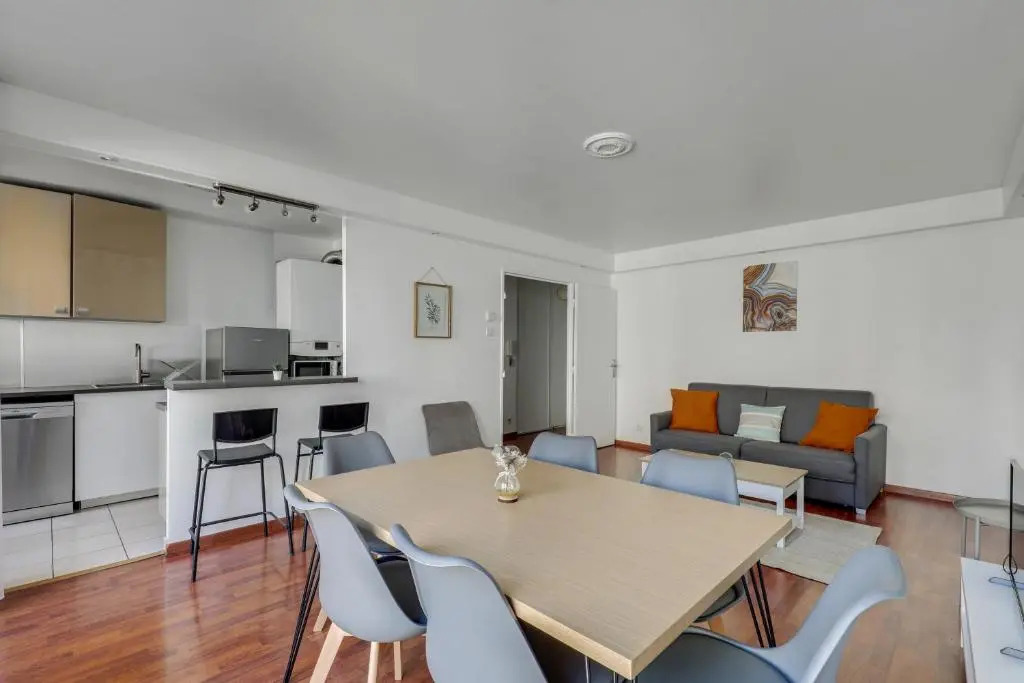 Chic and spacious apart with parking