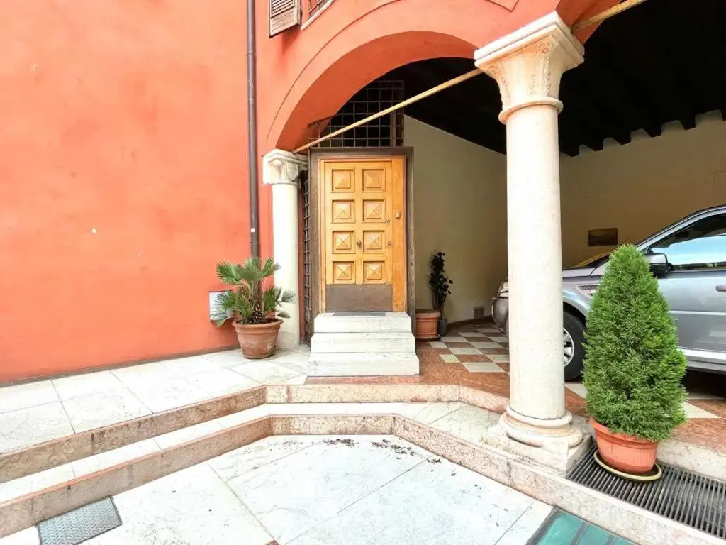 Ampia moderna casa su 2 piani nel cuore di Verona