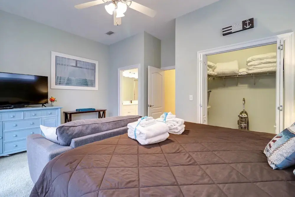 413 la Valencia Circle by BlueSwell