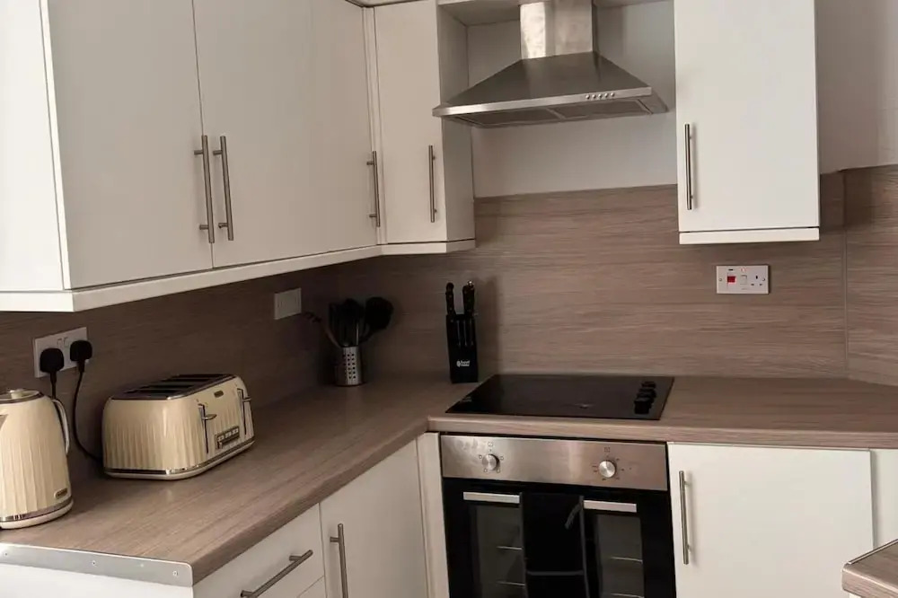 House - Sleeps 6 - Pet Friendly - Garden - Parking