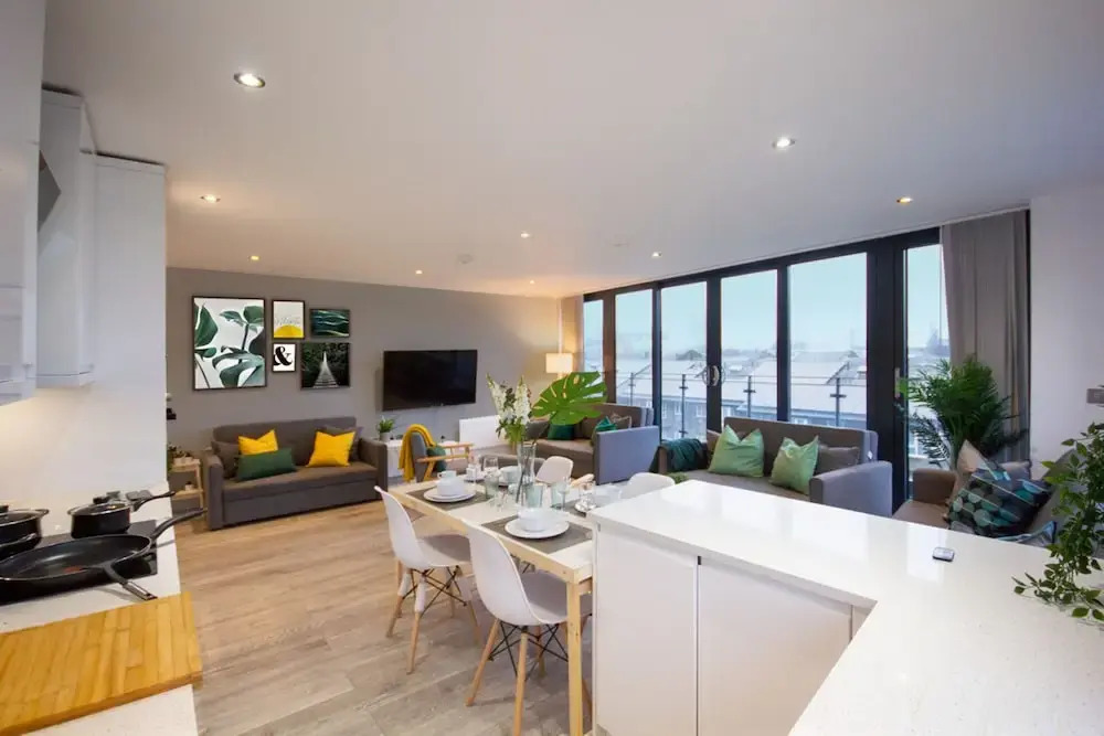 Family & Large Groups- 3x Bed Apartment in London