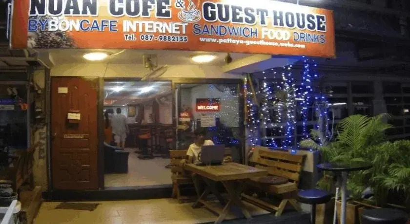 Nuan Cofe & Guesthouse