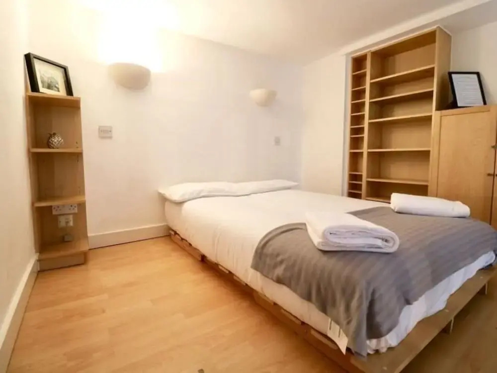 HFS Studio Next To Hydepark L16