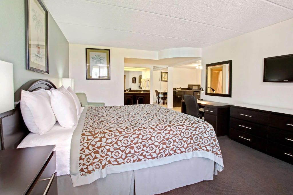 Days Inn by Wyndham Orlando Airport Florida Mall