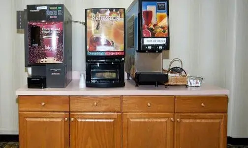 Howard Johnson Inn - Commack