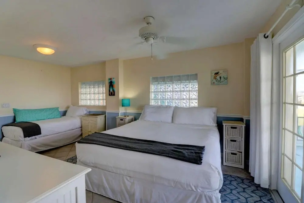 Bayside Bungalow 1 - Large Screened Lanai With Beautiful Bay Views