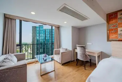 April Fair Duplex Apartment Guangzhou South Railway Station Ao Yuan Yue Shi Dai Branch