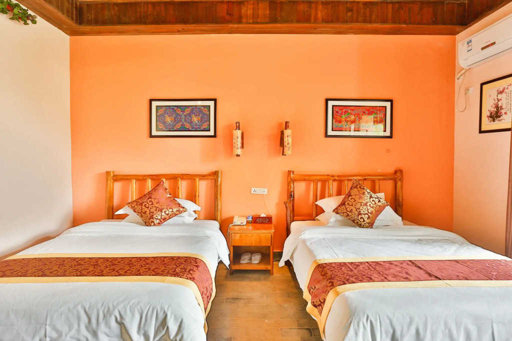 Yangshuo River Lodge Hotel--English speaking team&Swimming pool&Activties organized&Free pick up from Airport or TS over 3 nights
