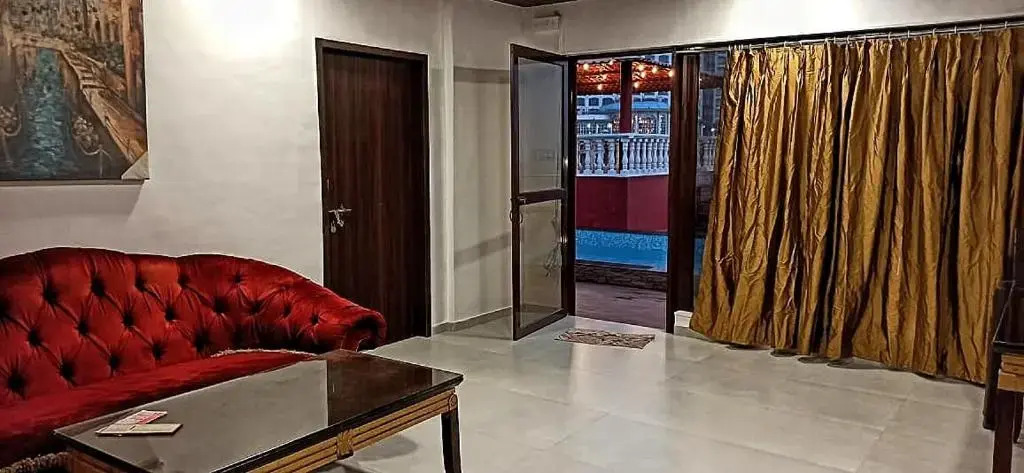 Villa 406, Dr Wade with Private Pool and Gazebo in Royal Palms Mumbai
