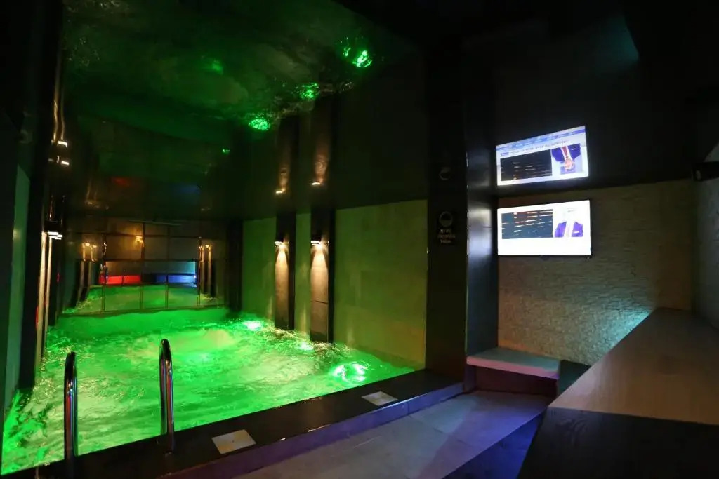 Life Corner Hotel