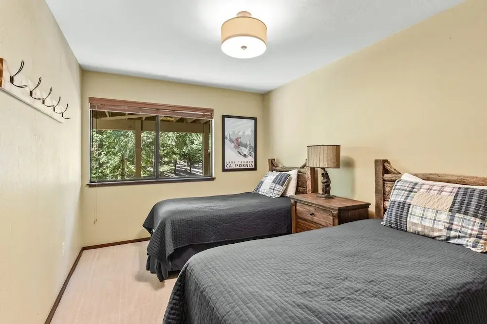 New Listing! Luxe W/ Hot Tub: Comp Shuttle 4 Bedroom Home