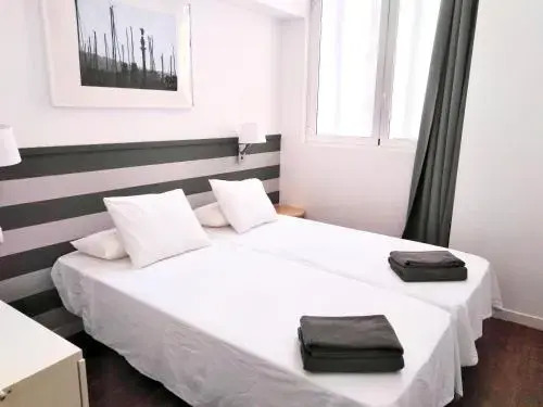 Stylish Modern Gracia Apartment 2A