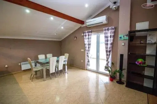 Apartments Lores
