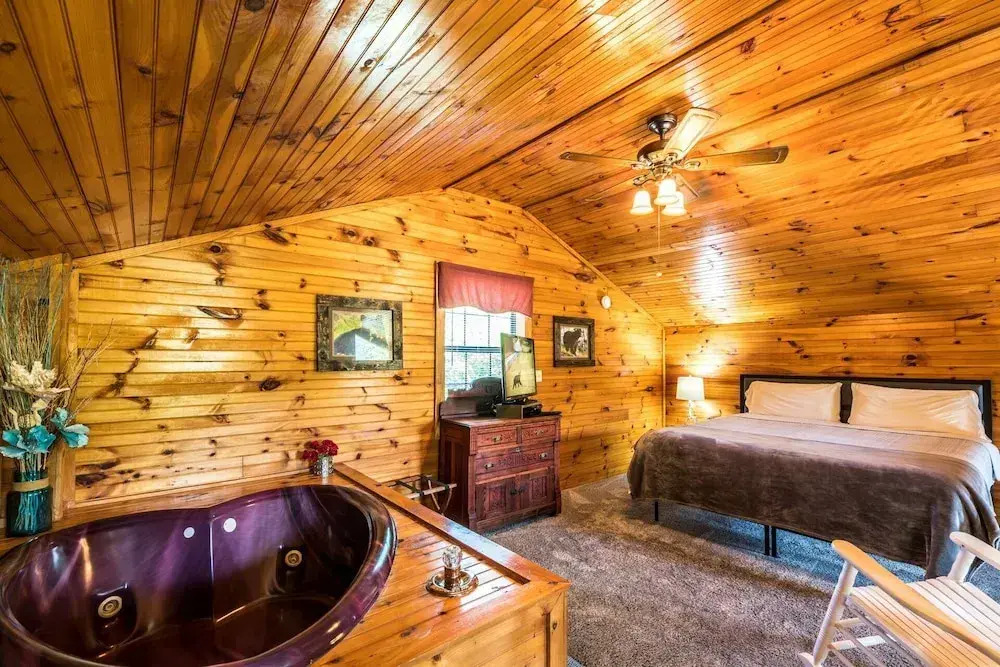 Er17 - The Perfect Getaway Great Location - Close To Town! 1 Bedroom Cabin by RedAwning