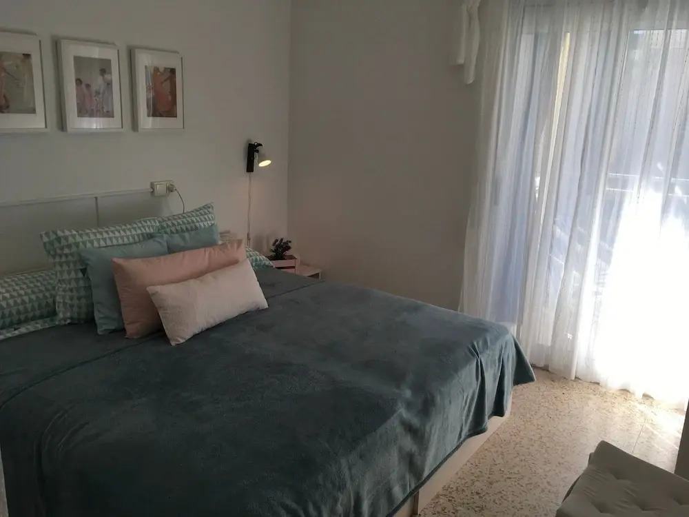 Adorable Apartment One Street From Beach