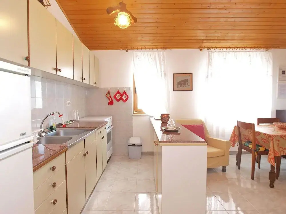 Apartment 728