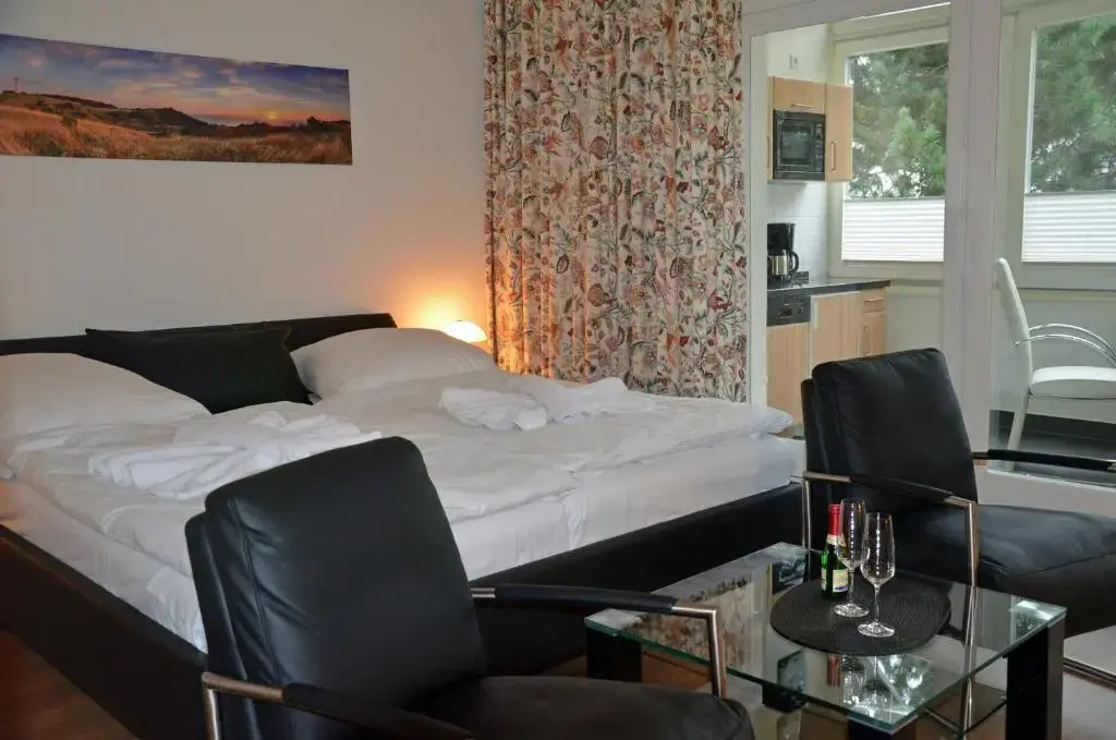 Ruhige FeWo mit Strandkorb, Villa Stranddistel, Binz