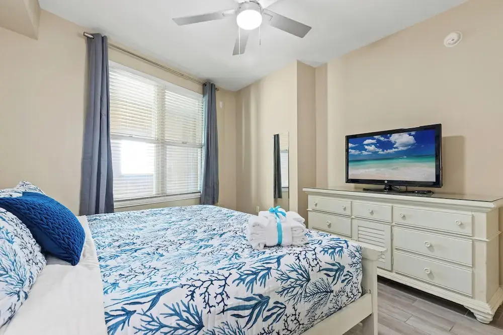 Beautiful 5th Floor Aqua Resort unit with direct Ocean Views, Sleeps 8