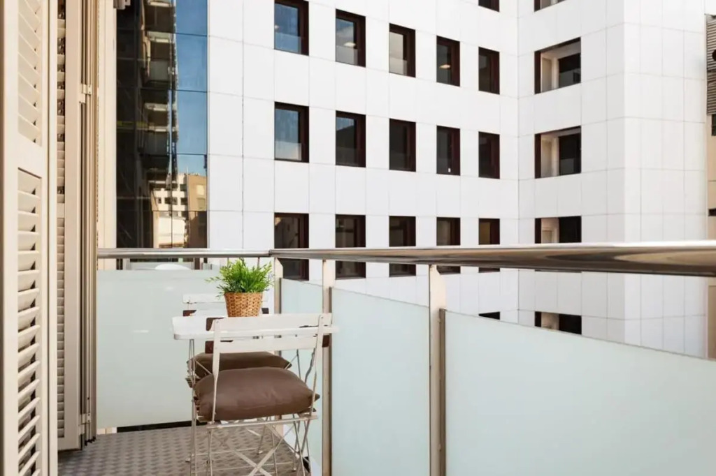 Plaça Catalunya Breathtaking 3bedroom Duplex with balcony