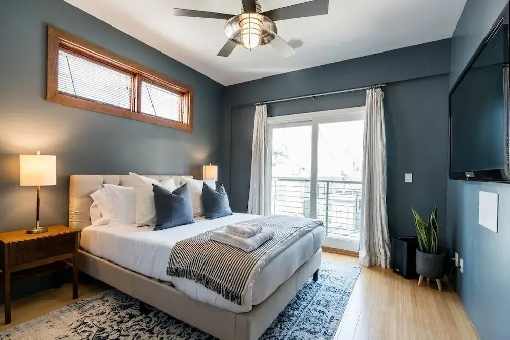 Modern Architectural - Just A Short Walk To Beach 3 Bedroom Home