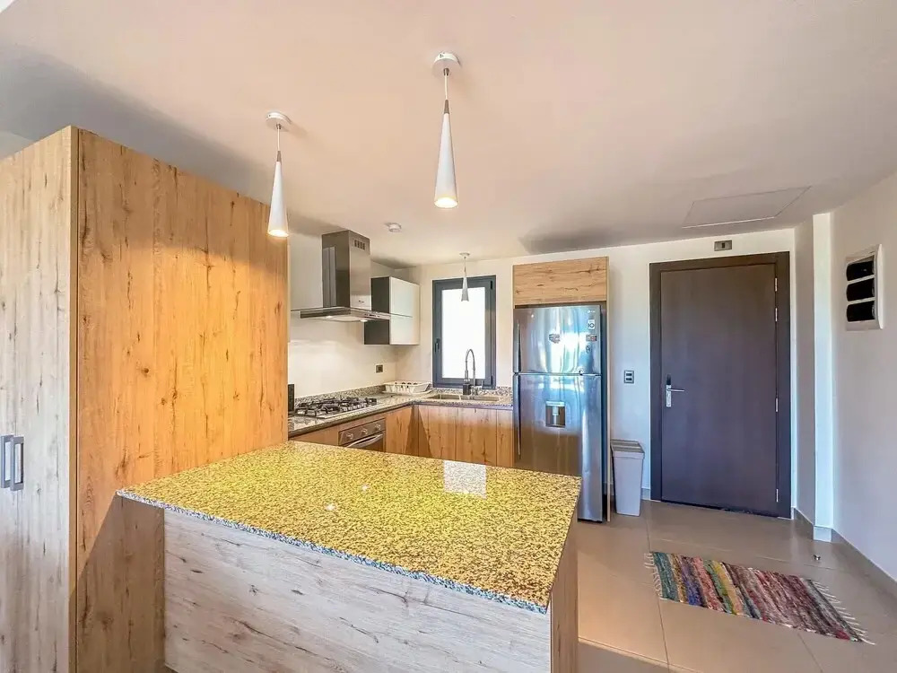 Modern Luxury Condo Close to the Beach