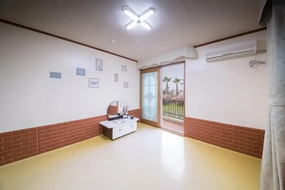 Seogwipo Jejuhae-anhyuyang Pension