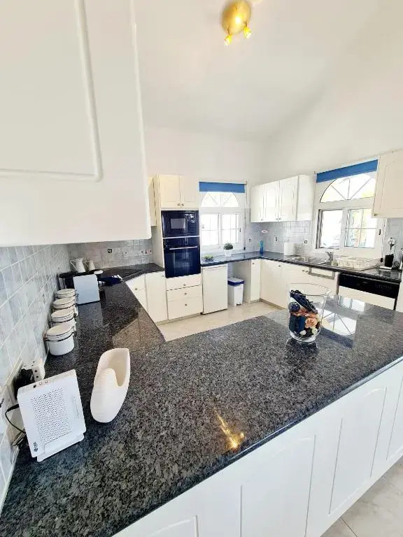 Villa Elysium, 3 bedrooms, pool, sea view & wifi