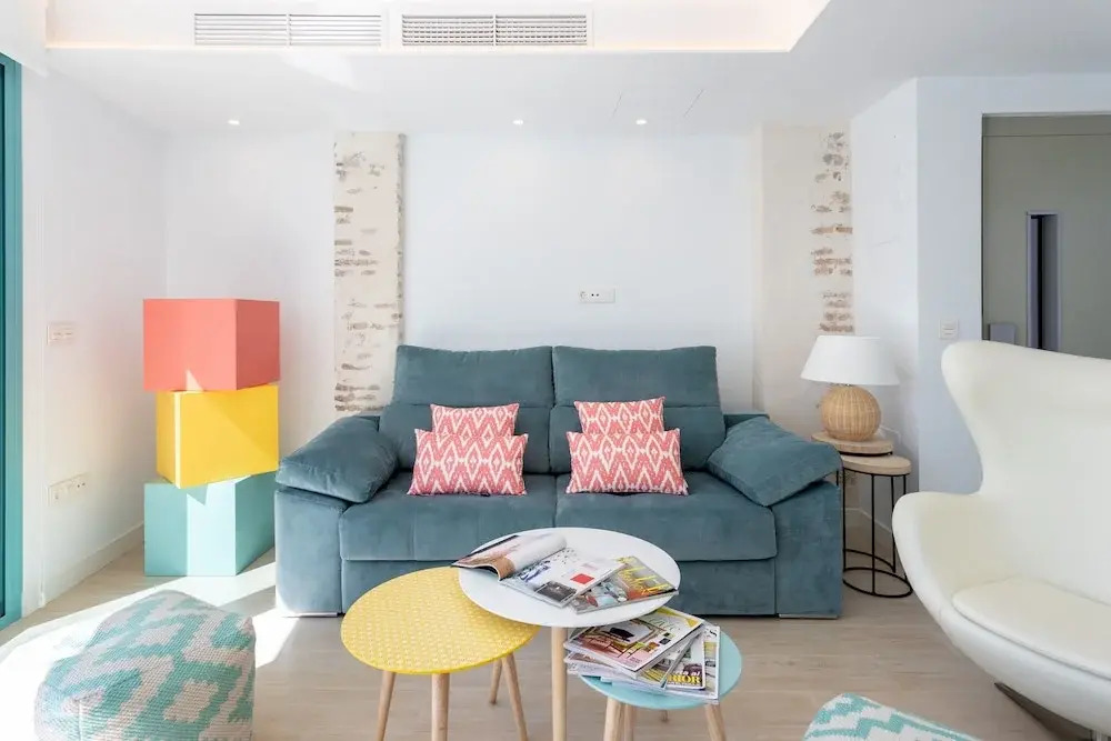 Bright House With 6 Bedrooms & 7 Bathrooms & 2 Terraces. General Castaños