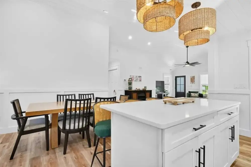 New Listing Lux Beach House Dog Friendly