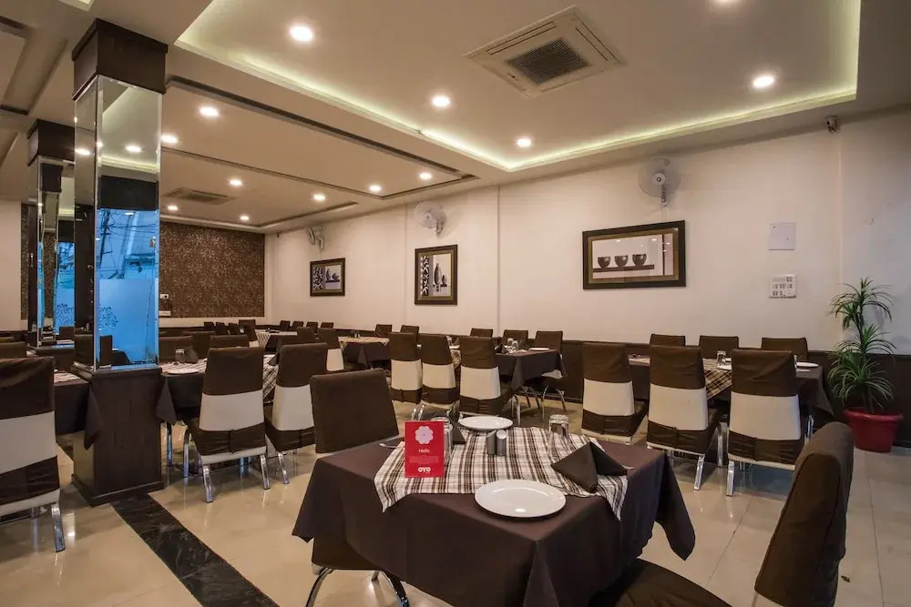 Super Townhouse Divya Palace