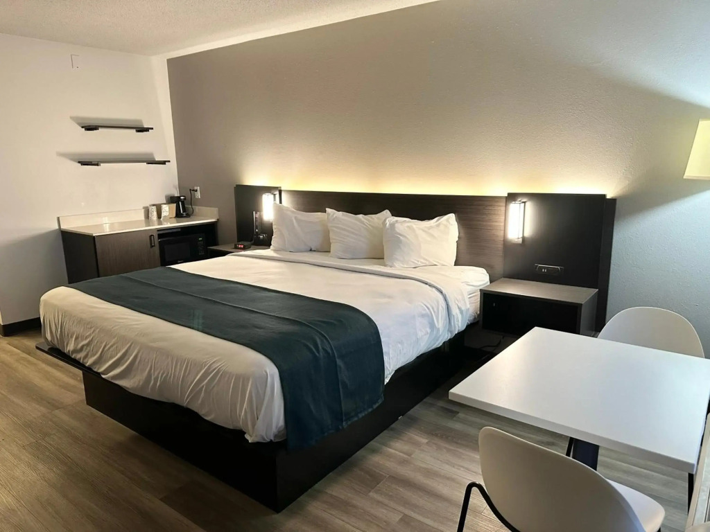 Studio 6 Suites Louisville KY Airport/Expo Center