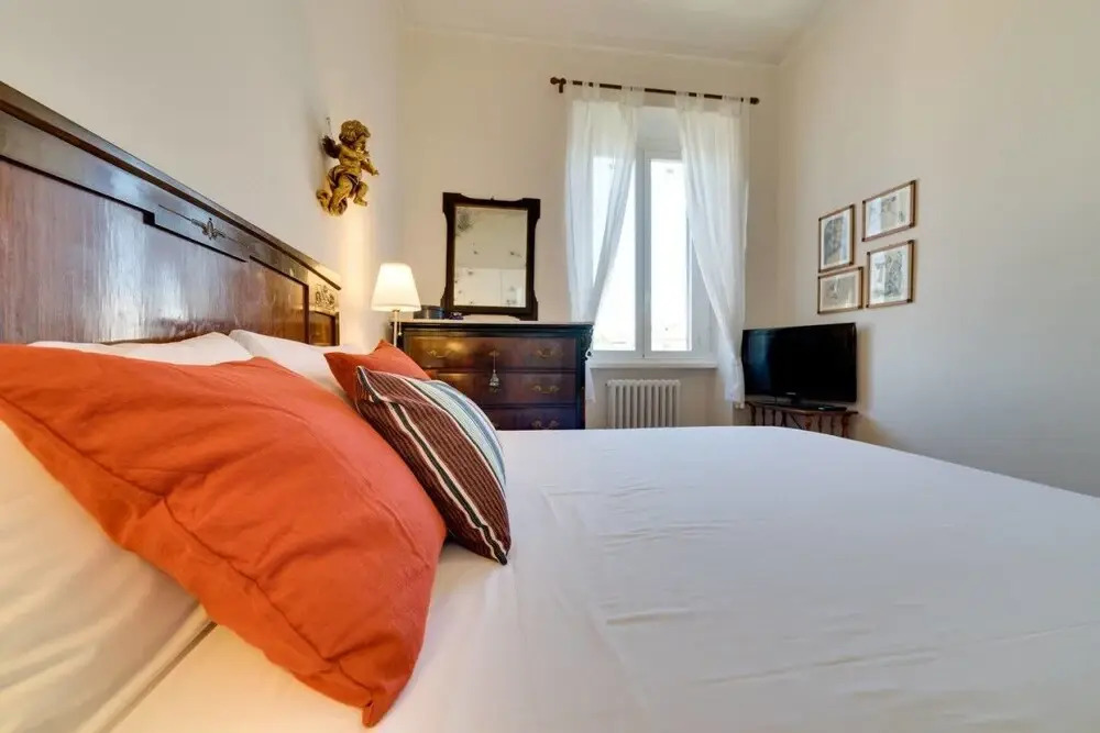 Luxurious 2bed 2bath Apartment Near the Colosseum!