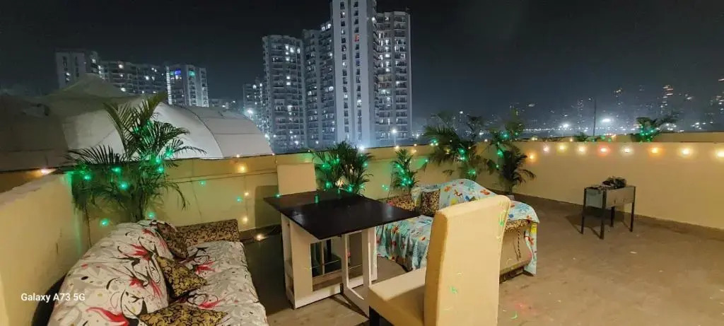 NE-1st time in Noida Stay In mall