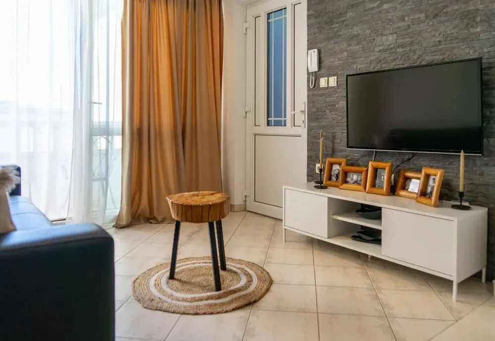 Modern Apartment With Balcony, Near Shopping Mall