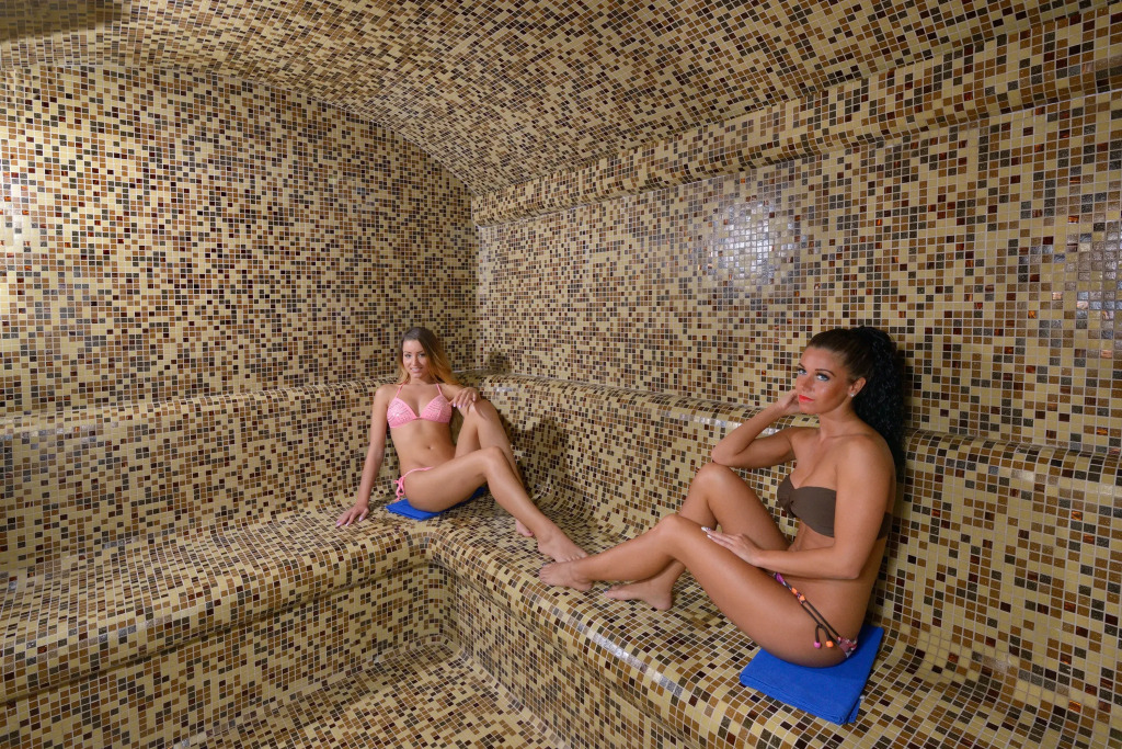 Holiday Beach Budapest Hotel