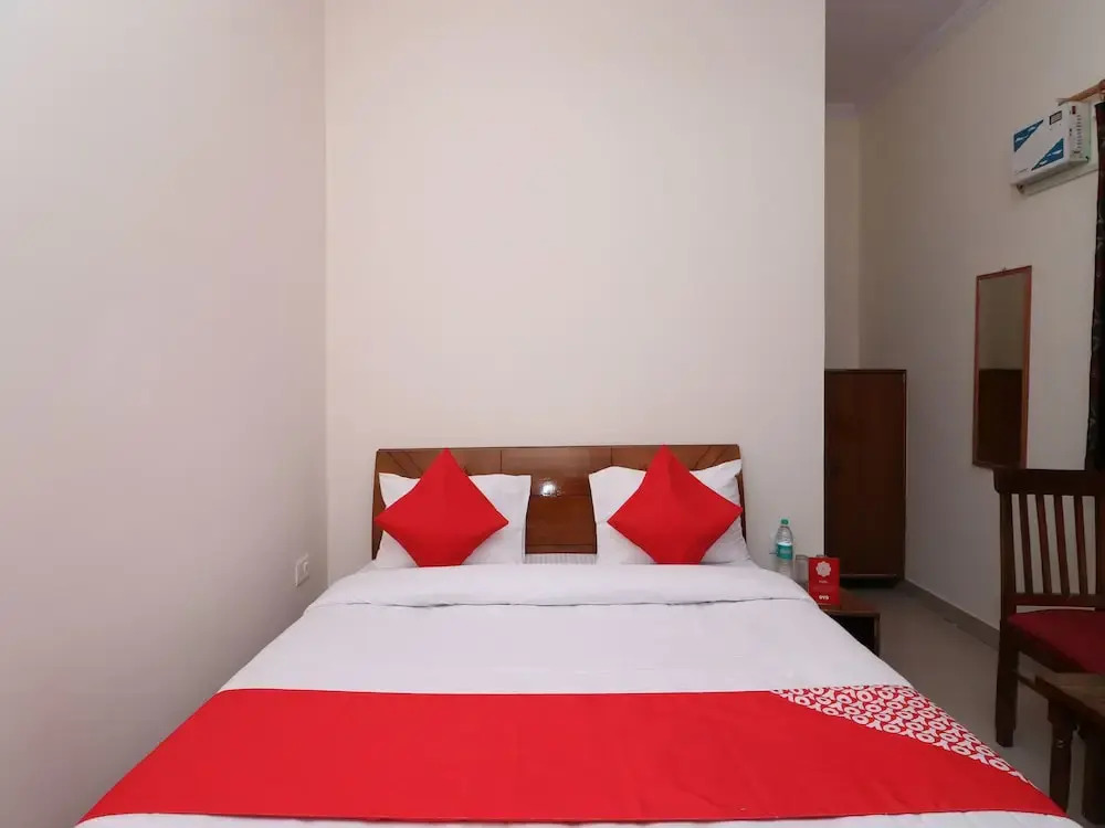 OYO 12068 Sunder Residency