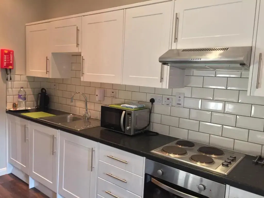 Lyall Apartment Hotel