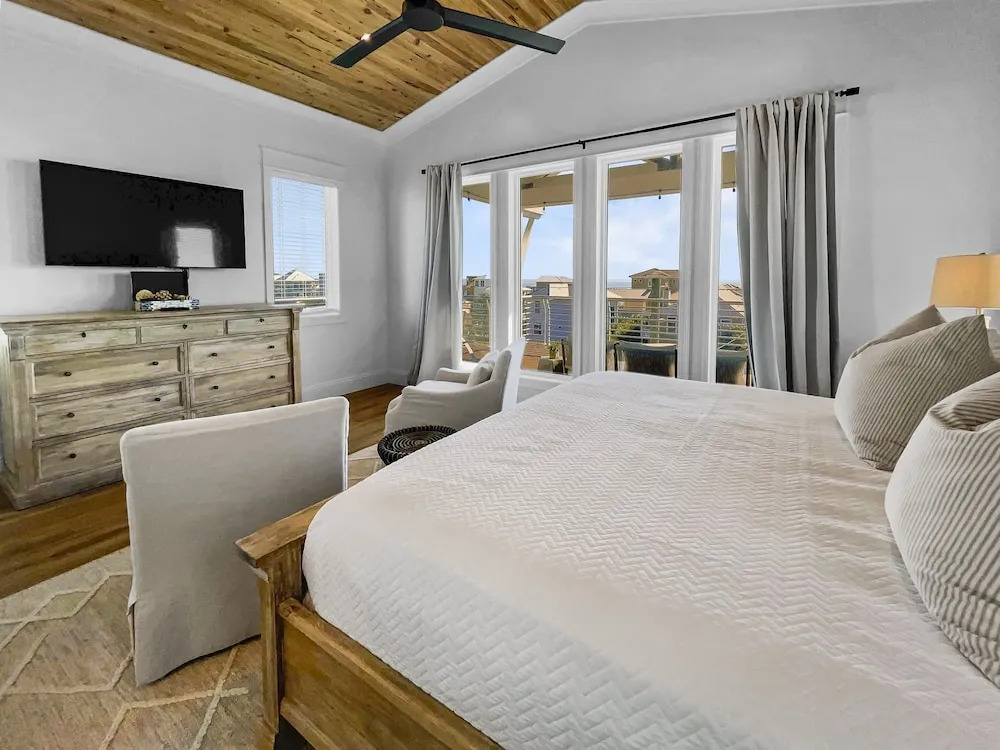 Summer Wind 7 Bedroom Home by RedAwning