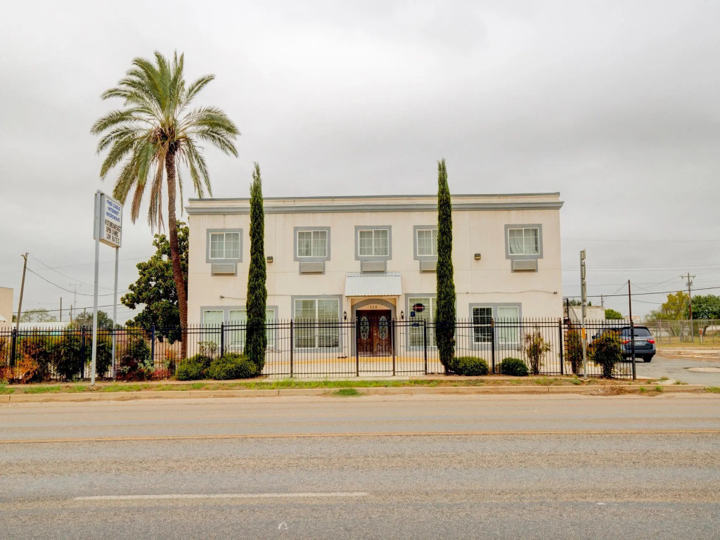Whitehouse Inn Dilley