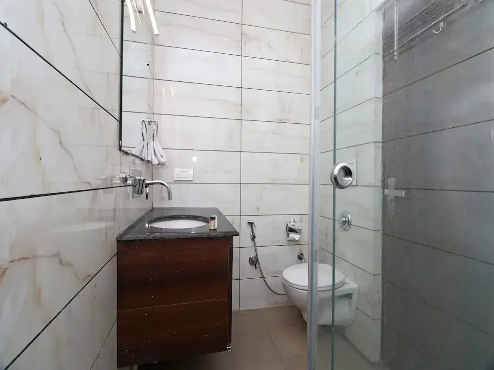 OYO 25076 Omang Hotel