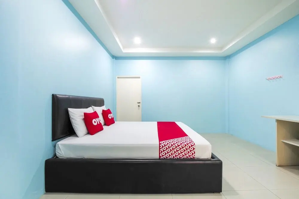 Sixsense Hotel by OYO Rooms