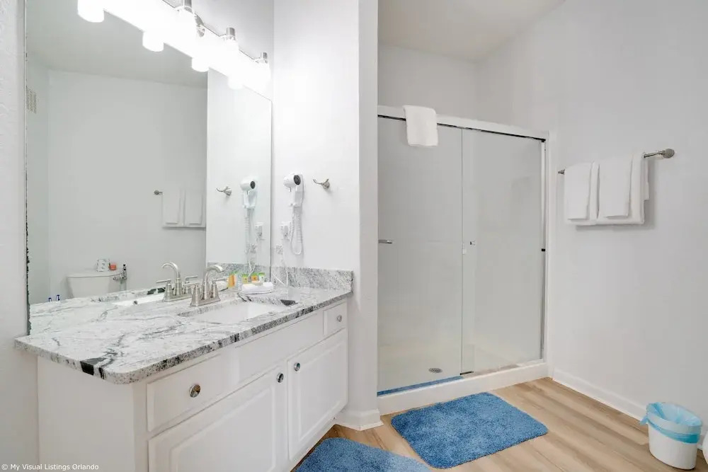Spacious and Lovely 3BD Unit With Balcony, Close to the Convention Center #3vc309