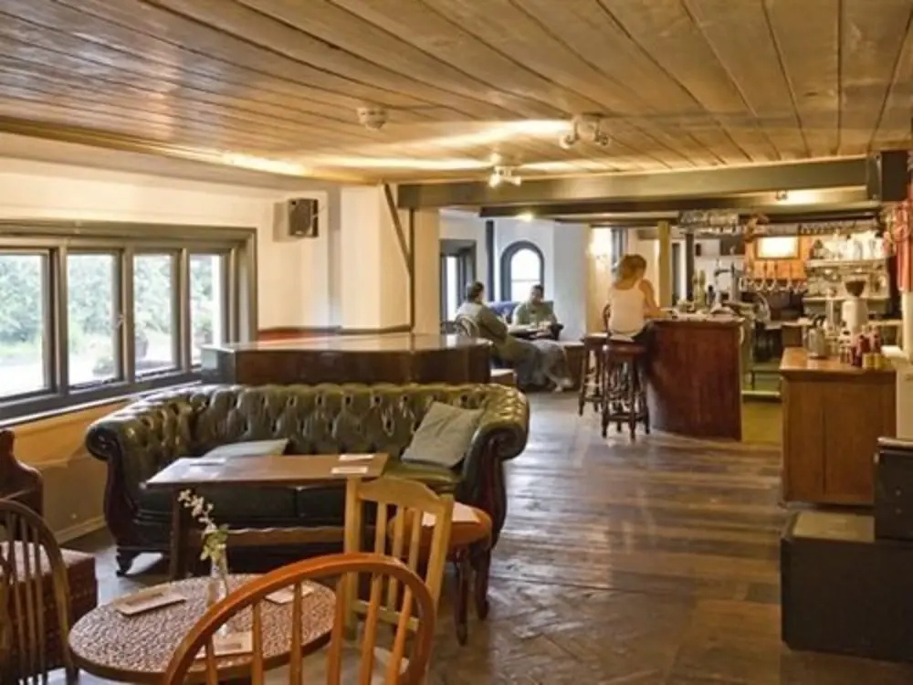 The May Garland Inn
